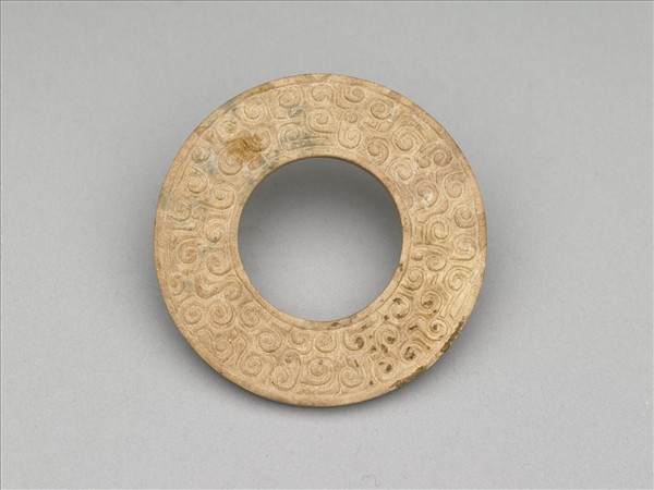 玉勾雲紋璧