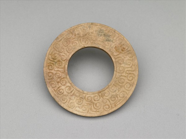 玉勾雲紋璧