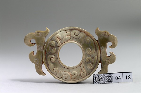 玉雙鳥紋出廓系璧