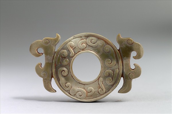 玉雙鳥紋出廓系璧