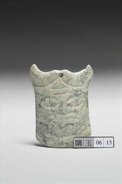 玉獸面紋弧形佩