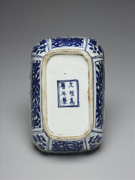 青花花果龍紋長方盒