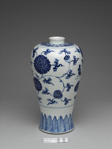 青花轉枝蓮紋梅瓶