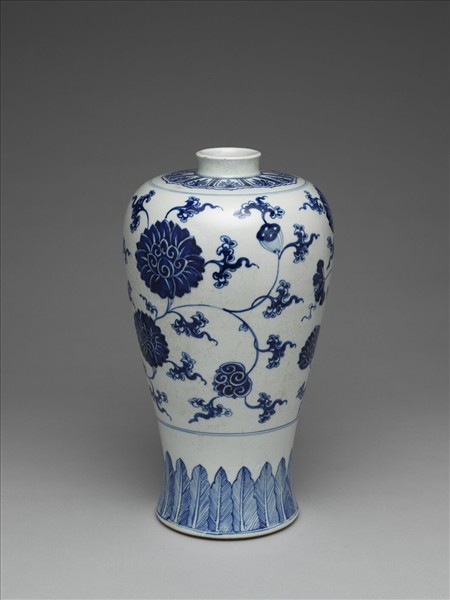 青花轉枝蓮紋梅瓶
