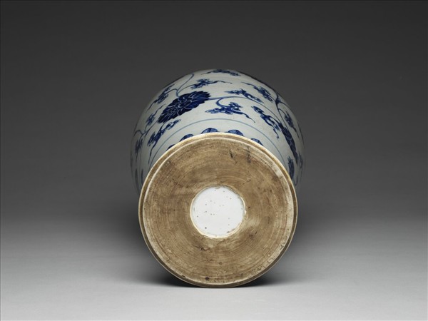 青花轉枝蓮紋梅瓶