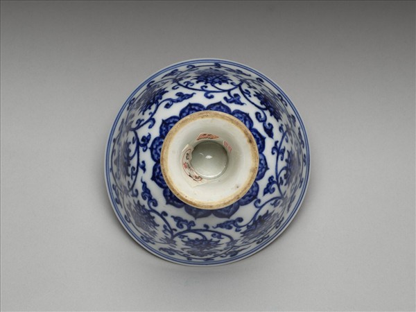 青花蓮托八吉祥紋高足碗