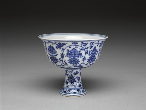 青花蓮托八吉祥紋高足碗