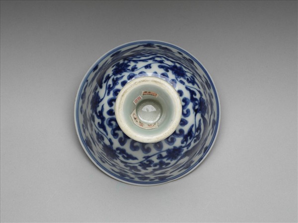 青花穿花鳳凰紋高足碗