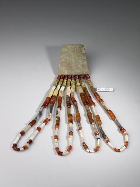 玉石牌聯珠串飾