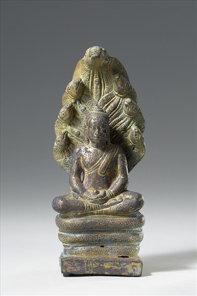 目真璘陀龍王護持釋迦牟尼佛趺坐像