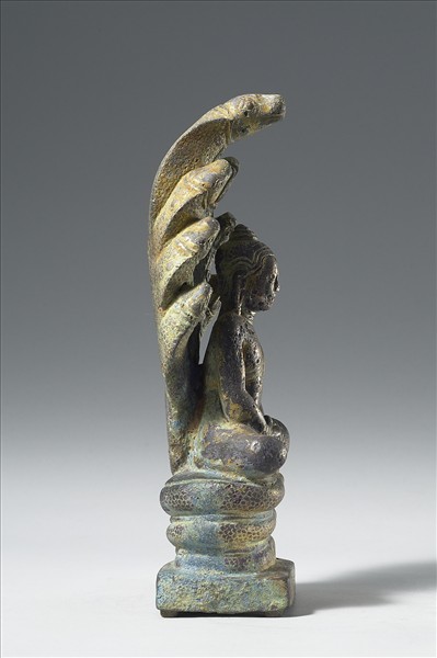 目真璘陀龍王護持釋迦牟尼佛趺坐像