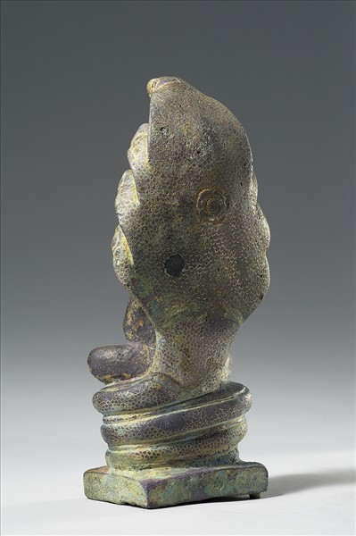 目真璘陀龍王護持釋迦牟尼佛趺坐像