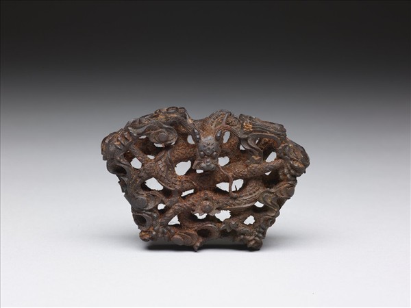 茄楠木雕龍紋帶頭