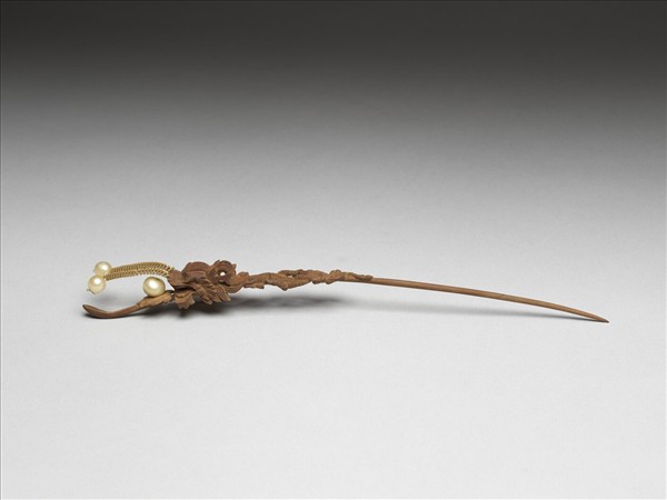 茄楠木雕龍戲珠耳挖簪