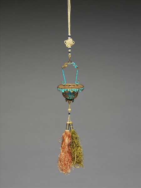 鍍金纍絲點翠團壽花籃香囊