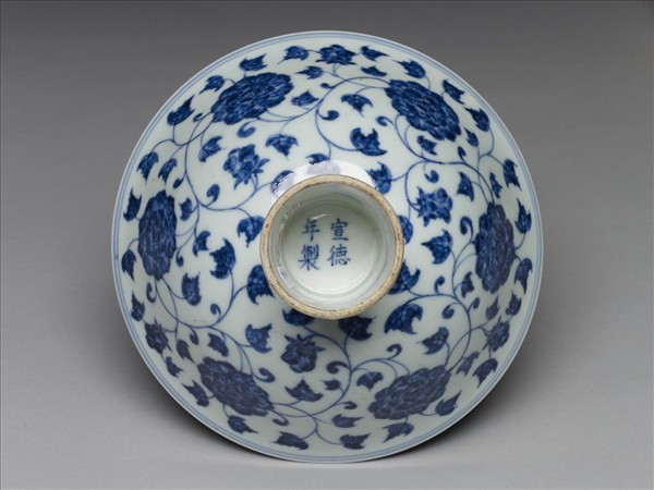 青花轉枝芙蓉紋高足碗