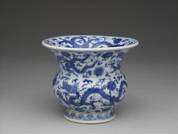 青花穿花龍紋渣斗