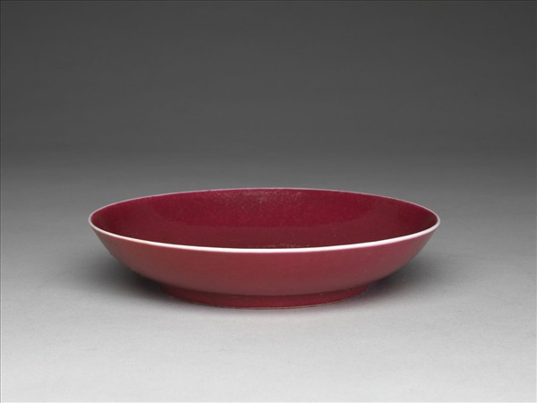 紅釉盤盛木雕彩繪壽桃