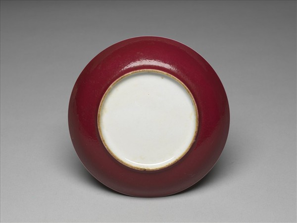 紅釉盤盛木雕彩繪壽桃