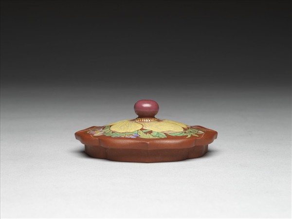 宜興胎畫琺瑯海棠式茶壺