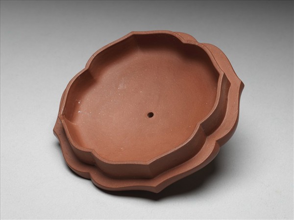 宜興胎畫琺瑯海棠式茶壺