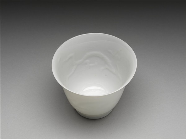 甜白釉雙龍紋杯