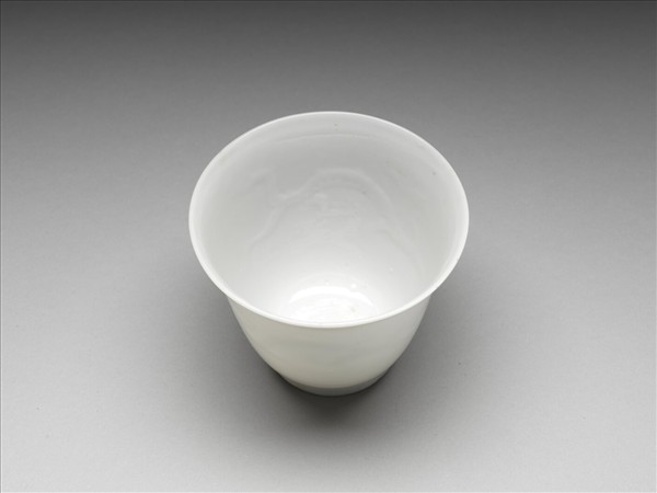 甜白釉雙龍紋杯