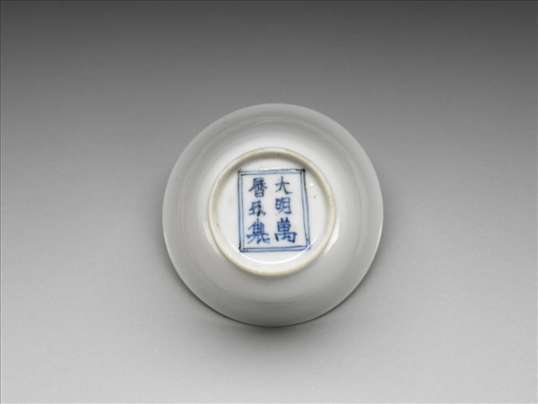 甜白釉雙龍紋杯