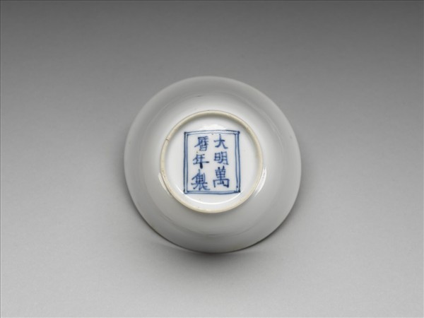 甜白釉雙龍紋杯