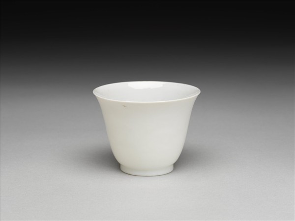 甜白釉雙龍紋杯