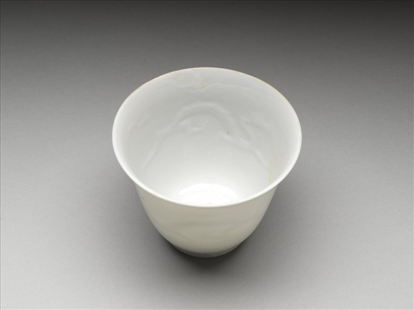 甜白釉雙龍紋杯