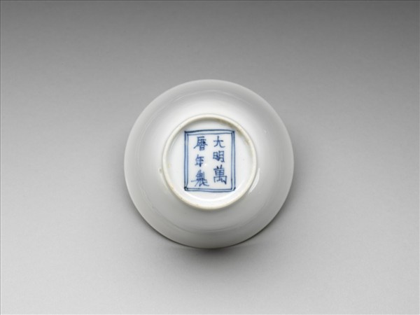 甜白釉雙龍紋杯