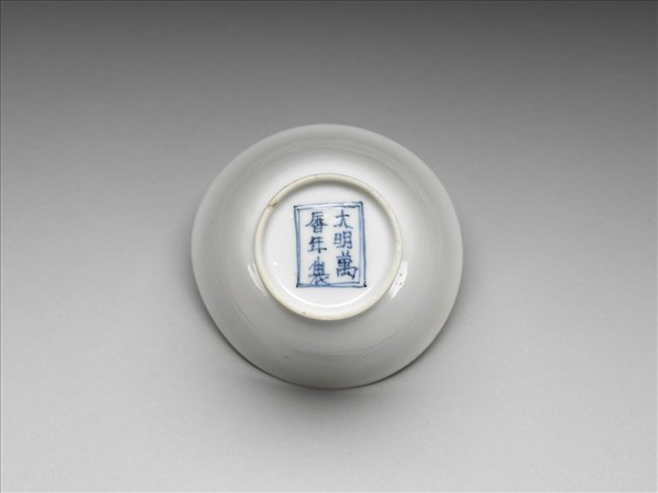 甜白釉雙龍紋杯