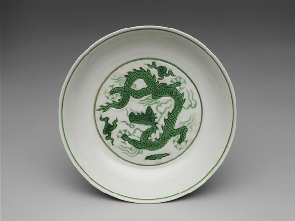 白地綠彩雲龍紋盤