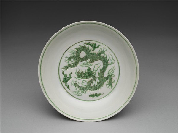 白地綠彩雲龍紋盤