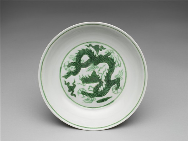 白地綠彩雲龍紋盤