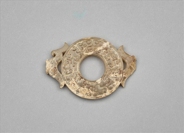 玉雙鳥紋出廓系璧