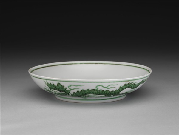 白地綠彩雲龍紋盤