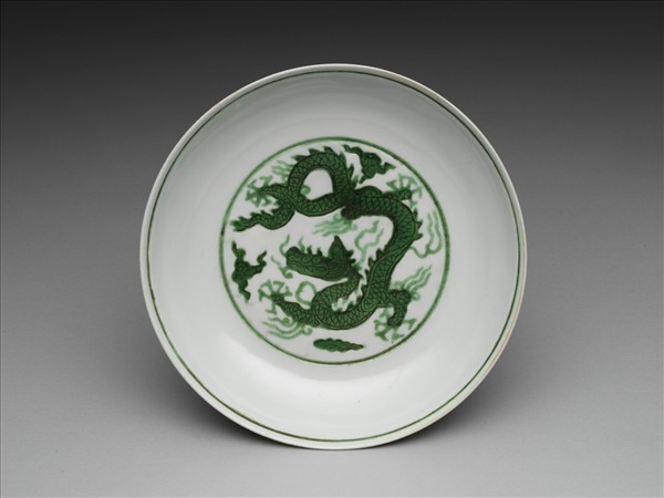 白地綠彩雲龍紋盤