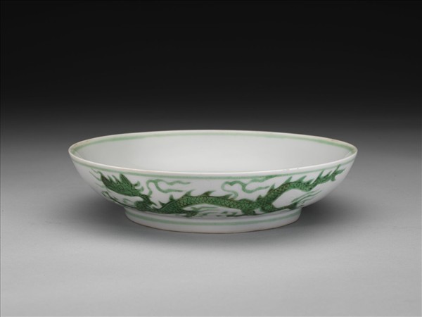 白地綠彩雲龍紋盤