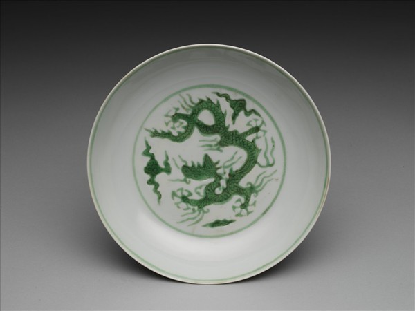 白地綠彩雲龍紋盤