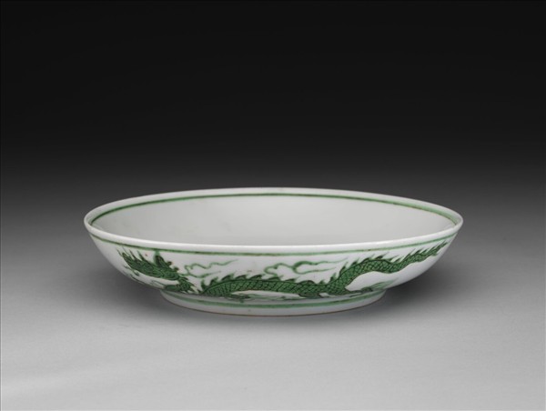 白地綠彩雲龍紋盤