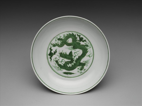 白地綠彩雲龍紋盤