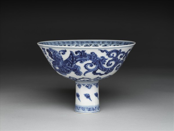 青花夔龍紋高足碗