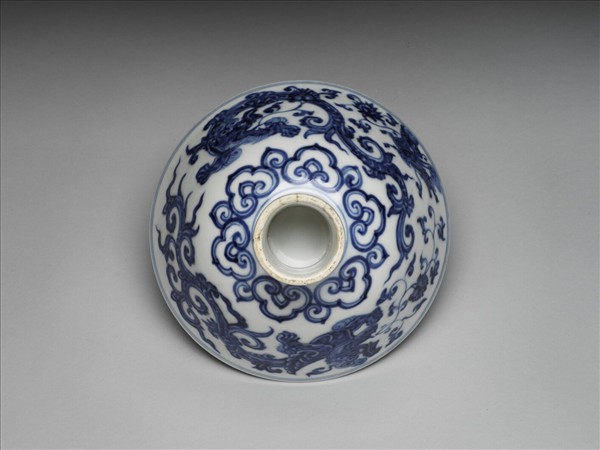 青花夔龍紋高足碗