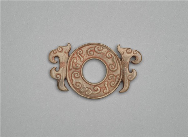 玉雙鳥紋出廓系璧