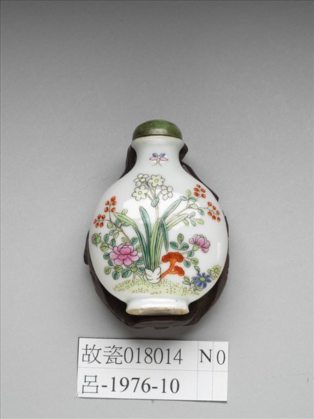 瓷胎粉彩花卉紋鼻煙壺