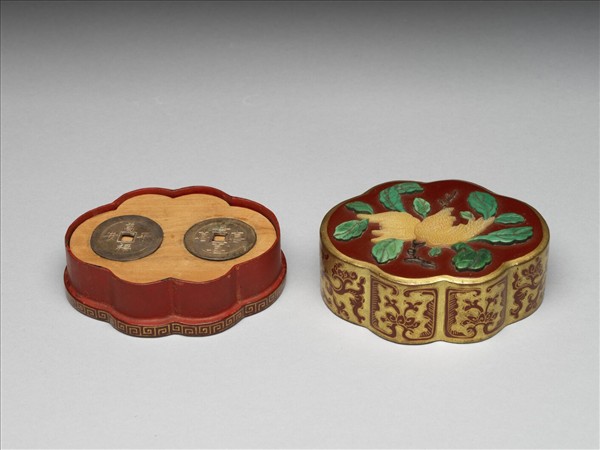 螺鈿佛手瓣式盒