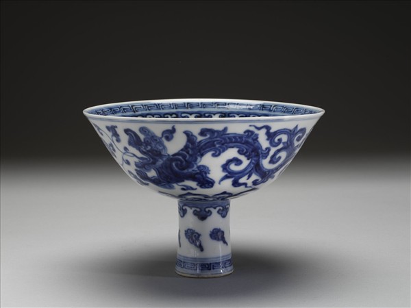 青花夔龍紋高足碗