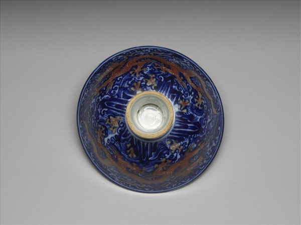 青花釉裡紅波濤雙龍紋高足碗